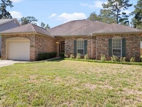Building Photo - Greenleaves gem 3 bd 2 ba home, fenced yard!