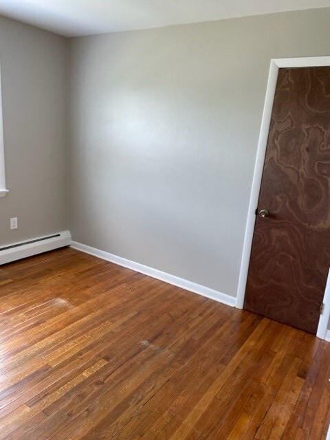 Building Photo - 915 Country Club Dr