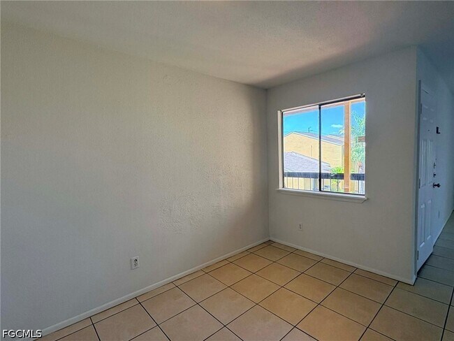 Building Photo - 2905 Winkler Ave