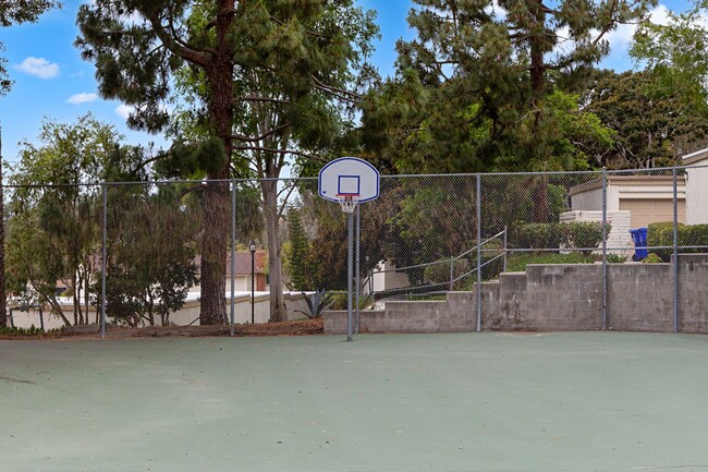 Building Photo - Updated Townhome in El Camino Club Estates!