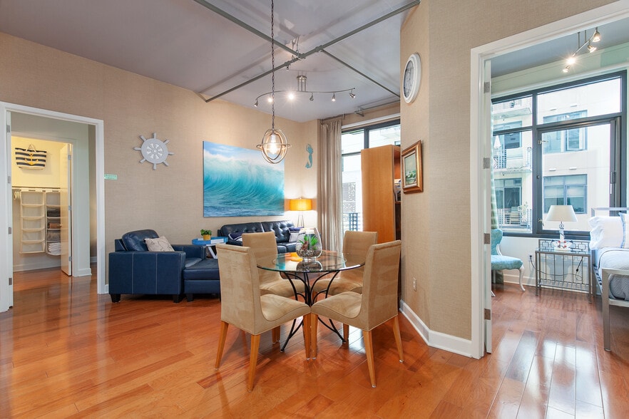 Building Photo - 1050 Island Ave