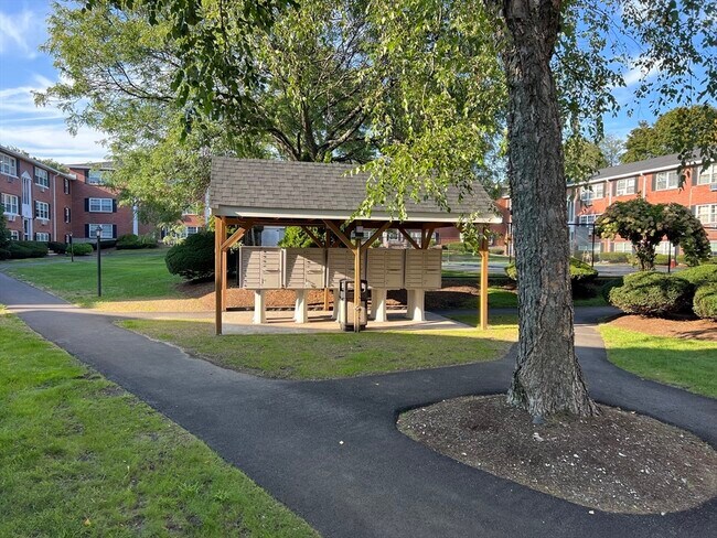 Building Photo - 4 Tara Dr