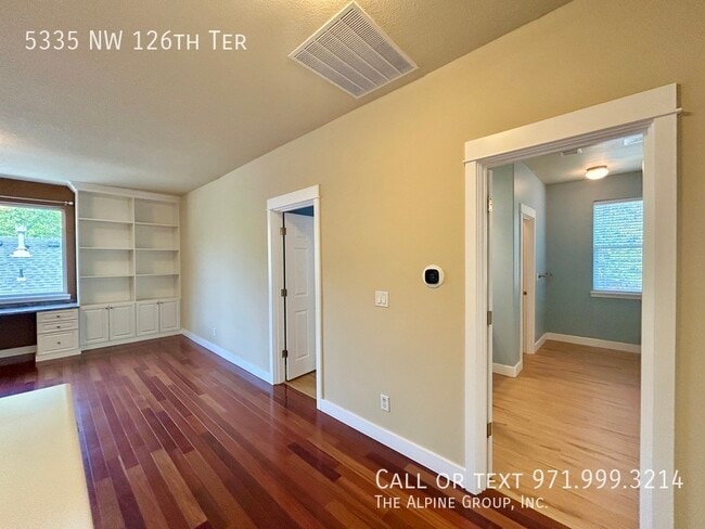 Building Photo - 5335 NW 126th Terrace