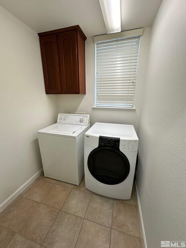 Building Photo - 3843 Dominus Dr