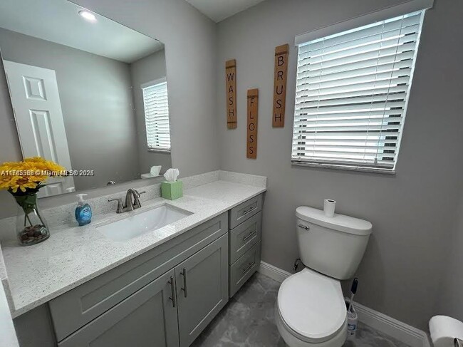 Building Photo - 2101 Bayberry Dr