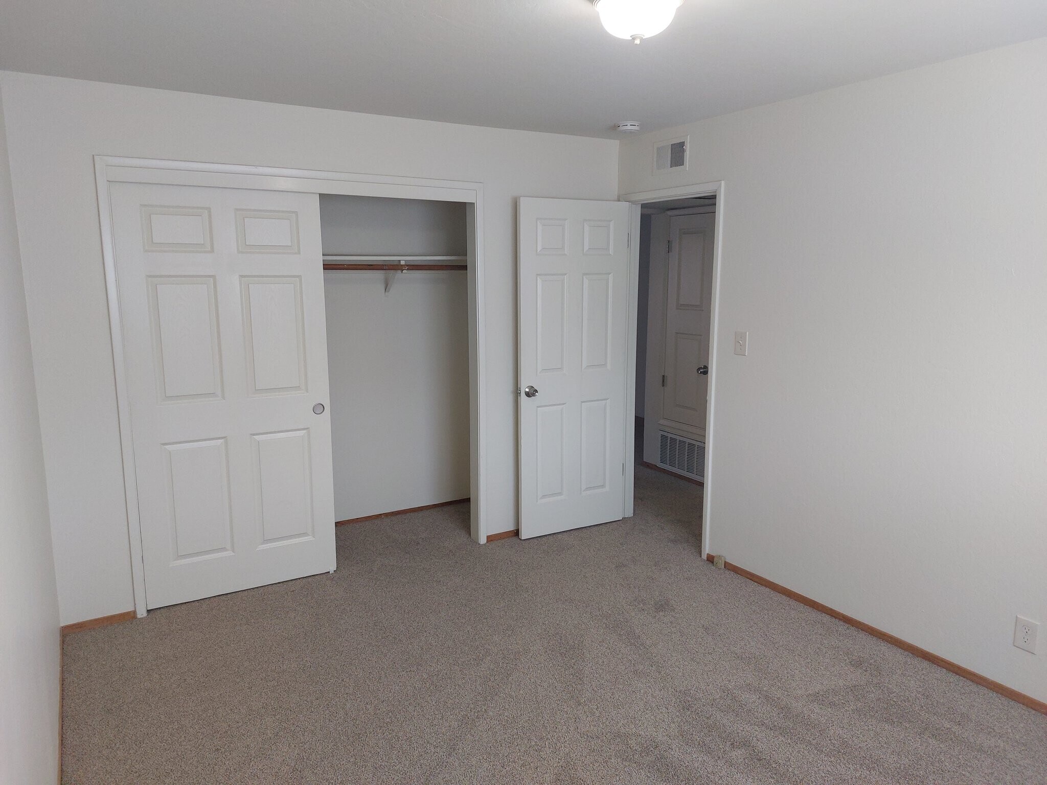 Building Photo - 1100 Ranchero Way