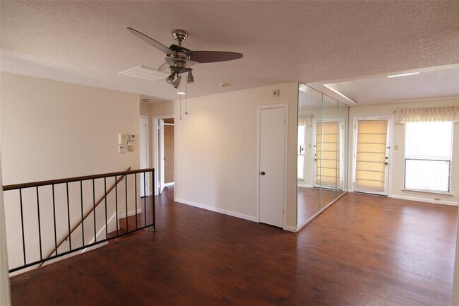 Building Photo - 2277 S Kirkwood Rd