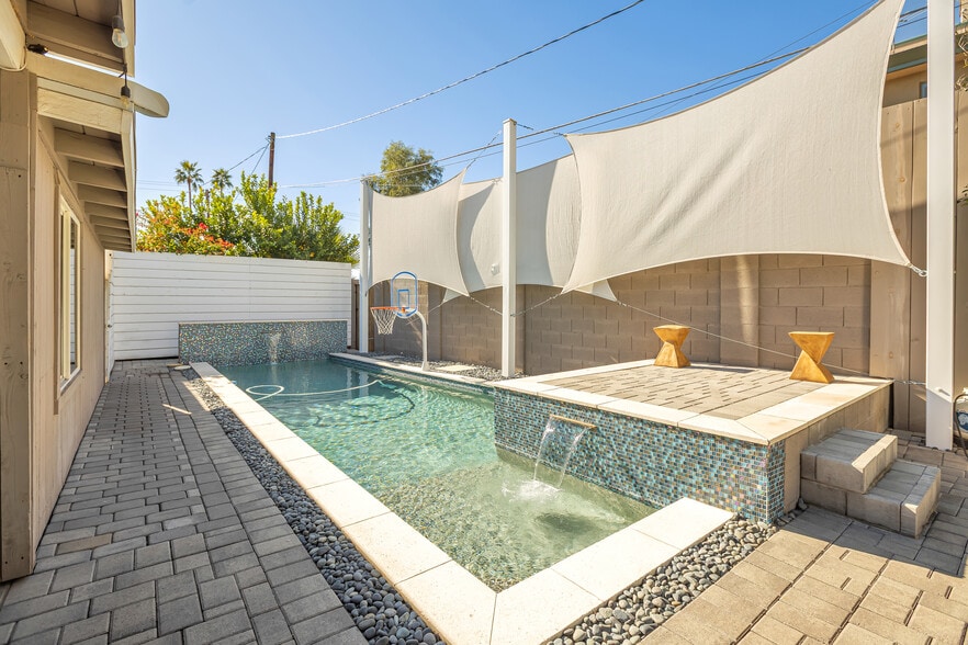 Building Photo - 6136 N 9th St