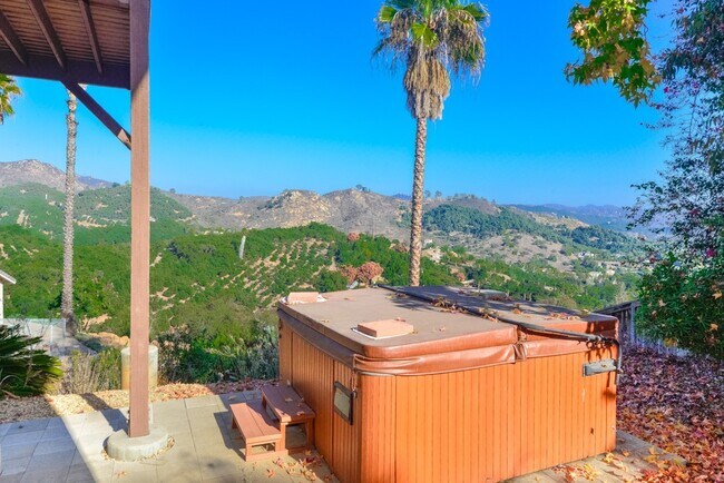 Building Photo - Remodeled Home in Cimarron with Amazing Vi...