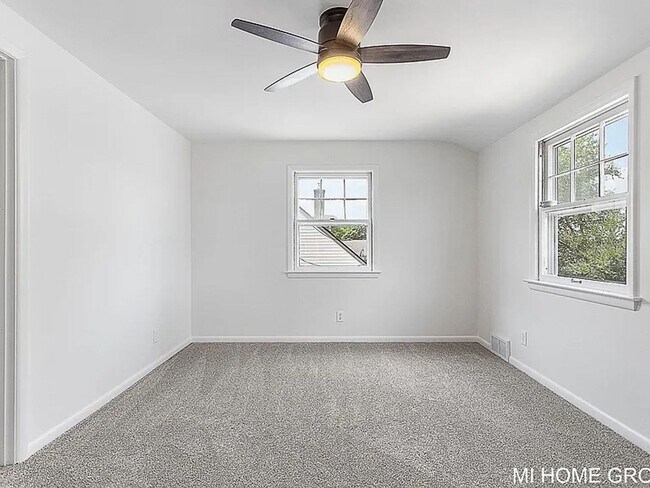 Building Photo - Lovely 3 Bedroom North East Grand Rapids