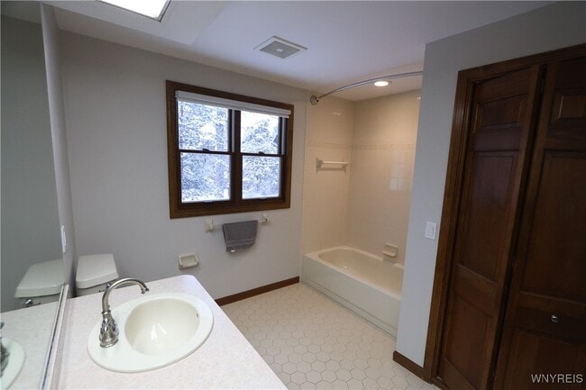 Building Photo - 40 Vassar Dr