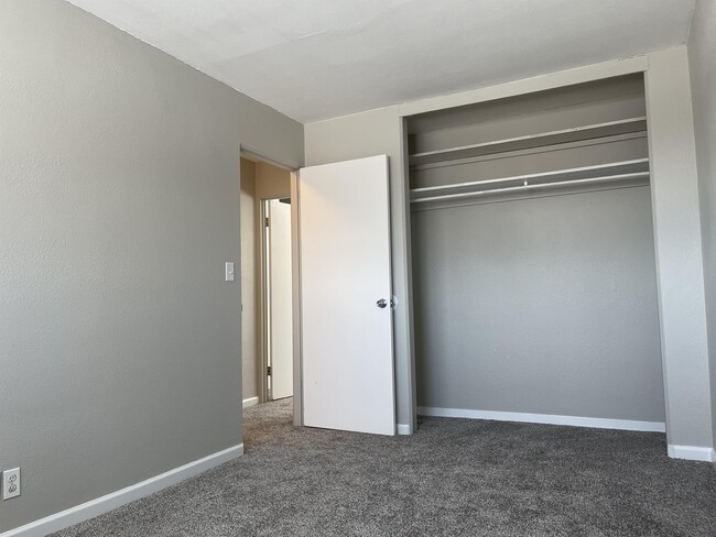 Building Photo - 600 Sara St