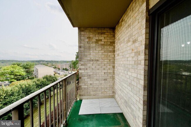 Building Photo - 6145 Edsall Rd
