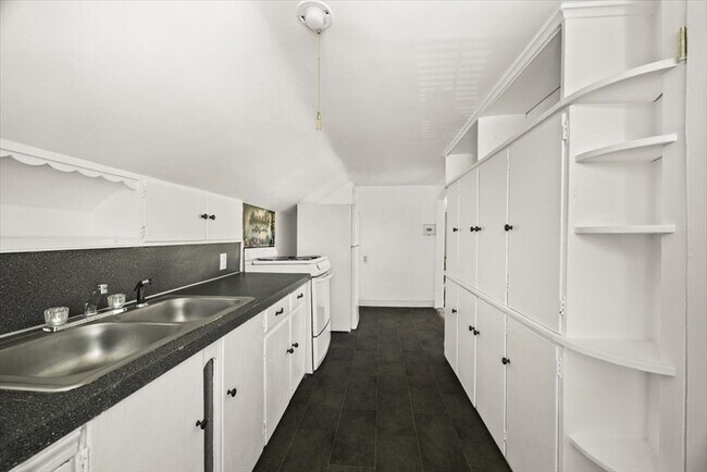 Building Photo - 1 Elm St