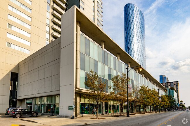 Building Photo - Skybridge