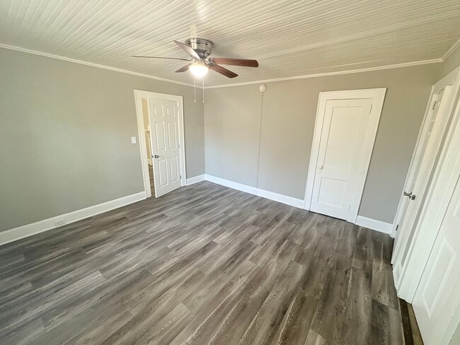 Building Photo - 104 Freeze Ave NW