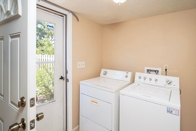 Building Photo - 123 Rio Del Mar St