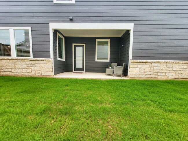 Building Photo - Spacious 4/BR 2.5/BA Retreat with Fenced Yard and Smart Features