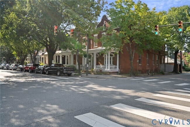 Building Photo - 1527 Grove Ave