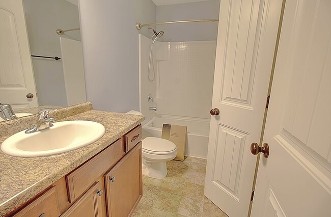 Building Photo - 935 Mustang Ln NE