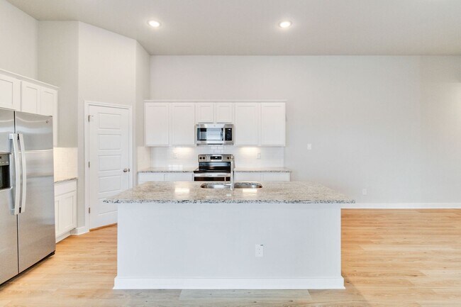 Building Photo - Luxury Duplex in Buda TX!