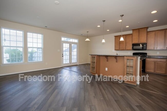 Building Photo - 7408 Brunson Cir