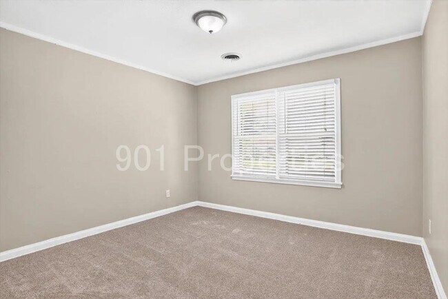 Building Photo - 4694 Flamingo Rd