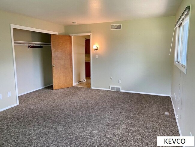 Building Photo - Awesome Four Bedroom Home by CSU Campus!