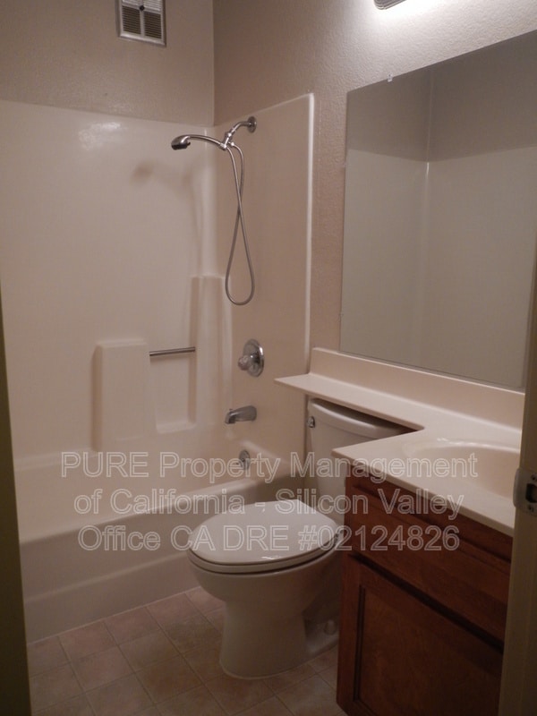 Building Photo - 5596 Makati Cir