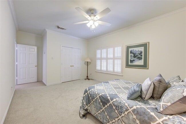 Building Photo - 2310 Briarglen Dr