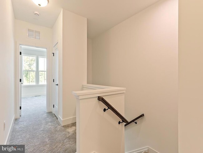 Building Photo - 6105 Vivaldi Rd