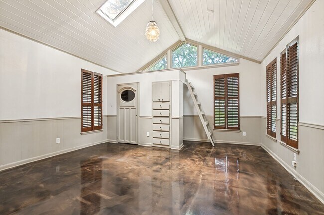Building Photo - BEAUTIFUL 4-BEDROOM HOME IN ALAMO HEIGHTS