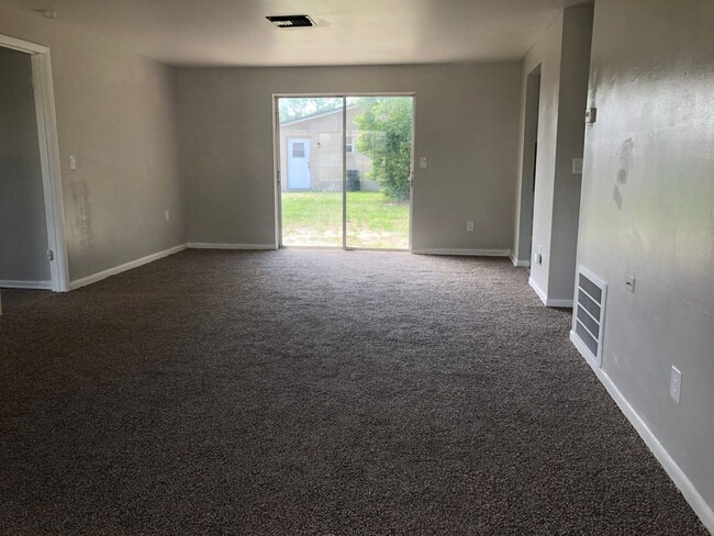 Building Photo - 2 Bed 2 Bath Home | Corner Lot with Single Car Garage | Pet Friendly | Washer Dryer Hook Ups | Se...