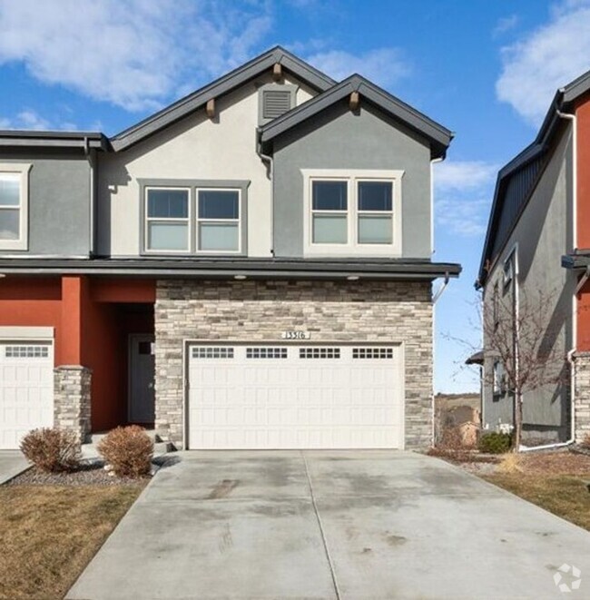 Building Photo - Luxury 4 bed Townhouse in Flying Horse wit...
