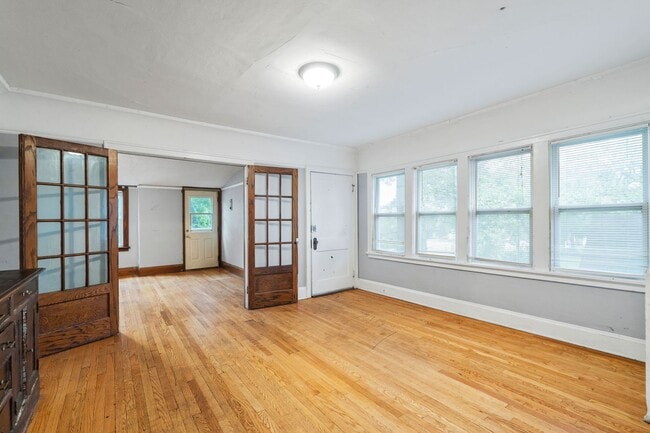 Building Photo - Downer upper across from UWM