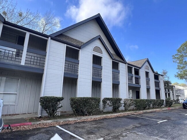 Building Photo - 874 Yorkchester Dr