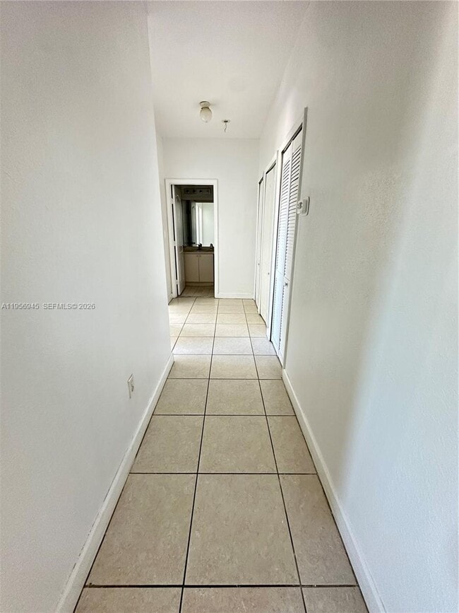 Building Photo - 1666 SE 27th Ct