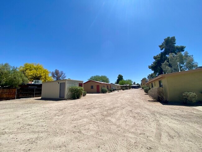 Primary Photo - New Flooring! Spacious 1 Bedroom Available...