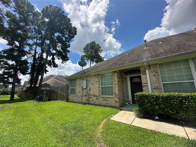 Building Photo - 2027 Marchwood Manor Dr