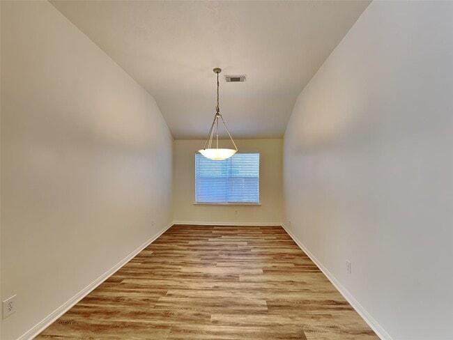 Building Photo - 2518 Halstead Dr