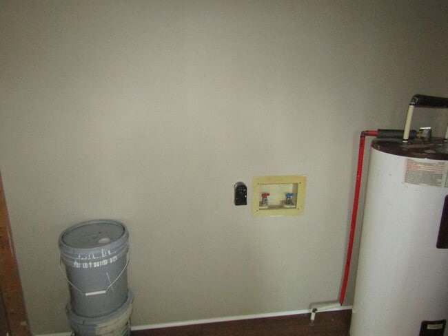 Building Photo - 255 Garden Cir