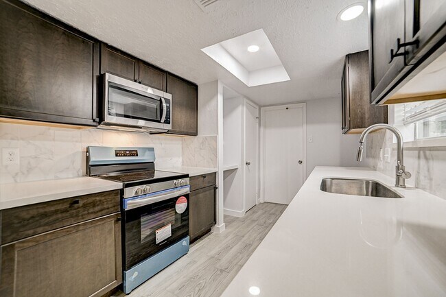 Building Photo - 3918 Cypressdale Dr