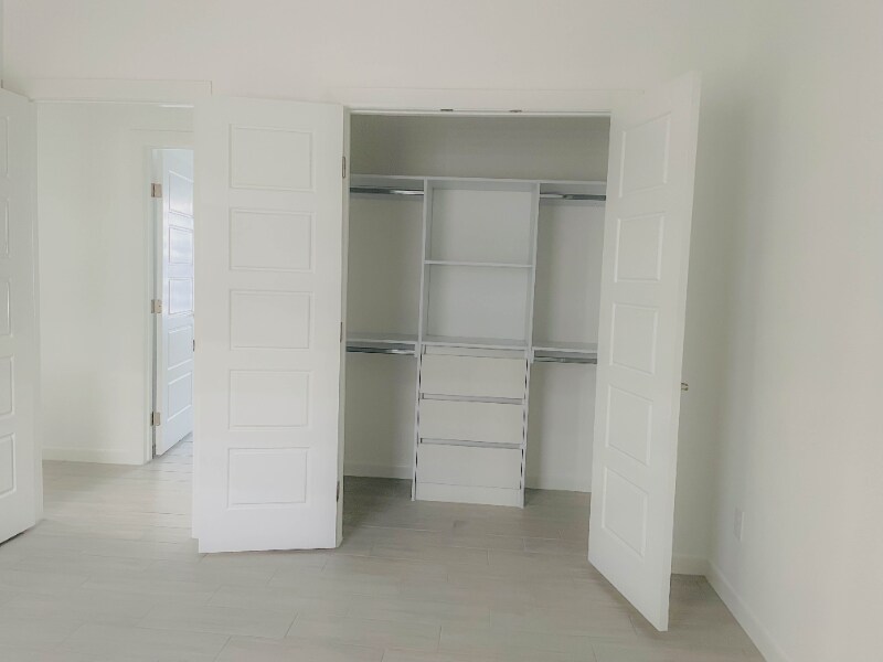 Building Photo - 1623 W Smt Dr