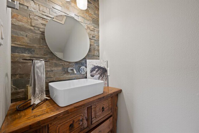 Building Photo - 158 Uriah Dr