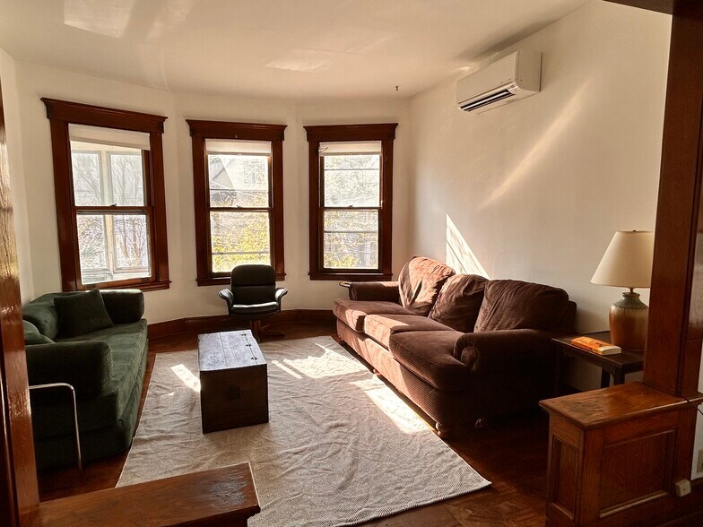 Living room - 146 Foster St
