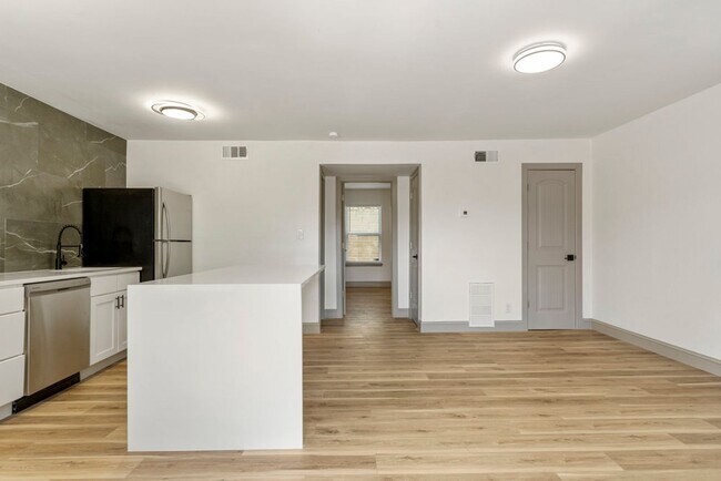 Building Photo - ONYX at 37th