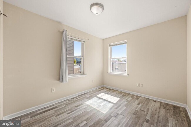 Building Photo - 1240 S 45th St