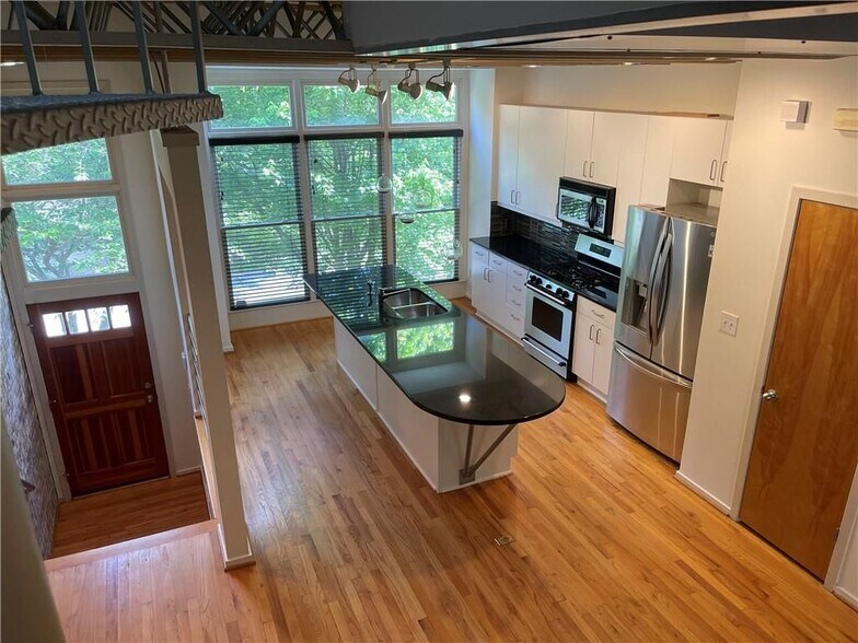Building Photo - 1325 Peachtree View NE