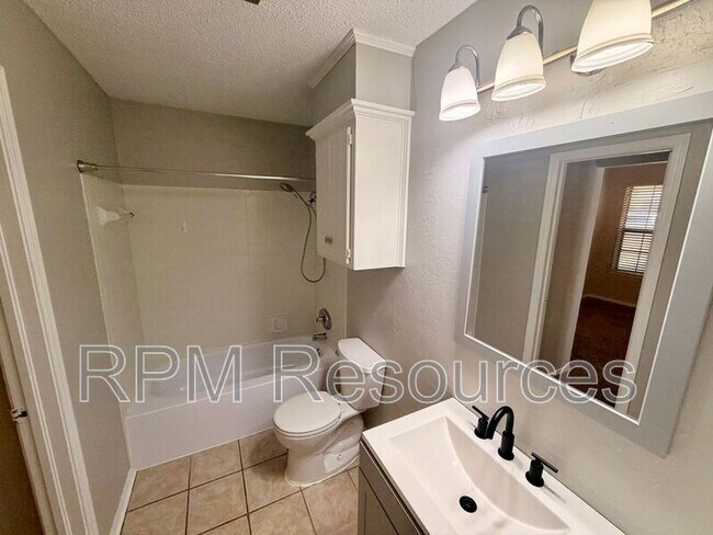 Building Photo - 957 W Tesio Way
