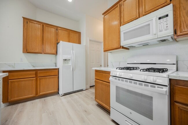 Building Photo - Honey, I’m Home! This Lovely 3 Bedroom, Two-Story Home Is Located In Summerlin.